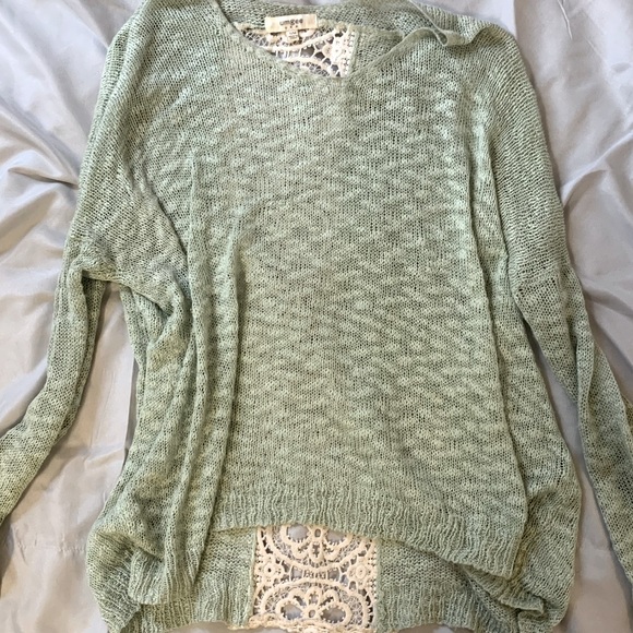 Green sweater with lace back - Picture 1 of 3